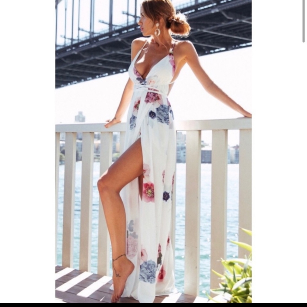NWT Hello Molly Glimmer Floral Halter Maxi Dress